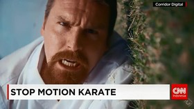 Aksi Karate Sambil Berbaring