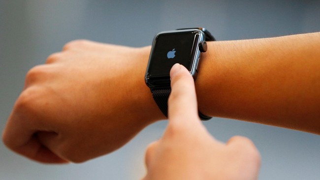 Apple Watch generasi terbaru dikabarkan akan dilengkapi dengan sebuah sebuah sensor optik untuk kamera selfie yang ditempatkan di ujung tali arloji.