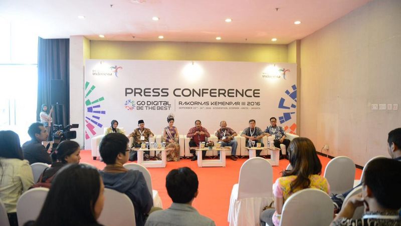 Kini, Menpar Arief Yahya memang tengah serius memasarkan Pariwisata Indonesia.