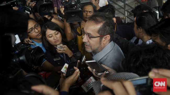 Pengacara Tommy Singh berkata Ketua DPD Irman Gusman sering mendapat hadiah dari tamu yang berkunjung.