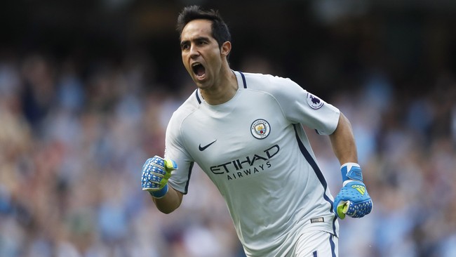 Claudio Bravo mengungkapkan alasan meninggalkan Barcelona dan bergabung dengan Manchester City. Bravo mengaku enggan menjadi pemain cadangan di Barcelona.