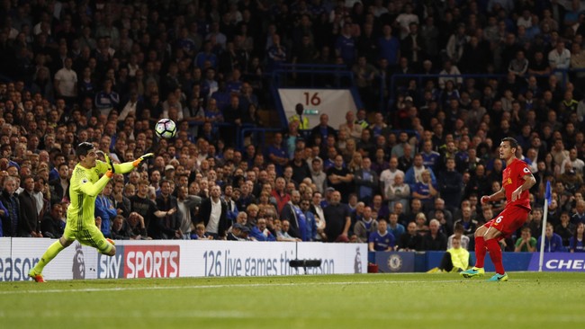 Liverpool berhasil unggul 2-0 atas Chelsea di babak pertama pada duel yang digelar di Stamford Bridge.