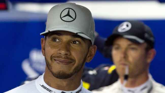 Balapan GP Malaysia akhir pekan ini bukan hanya soal duel dua pebalap Mercedes, tapi juga soal hujan, pilihan ban, dan Max Verstappen.