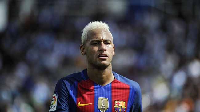 Mantan gelandang Barcelona, Xavi, menyatakan siap melatih Blaugrana dan ingin kembali menyatukan Lionel Messi dengan Neymar.