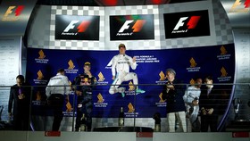 Rosberg Senang Menang Dramatis di GP Singapura