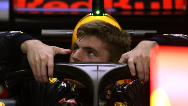 Pembalap Red Bull Racing, Max Verstappen mengalami kecelakaan hebat usai tabrakan dengan Lewis Hamilton (Mercedes) di Formula 1 GP Inggris.