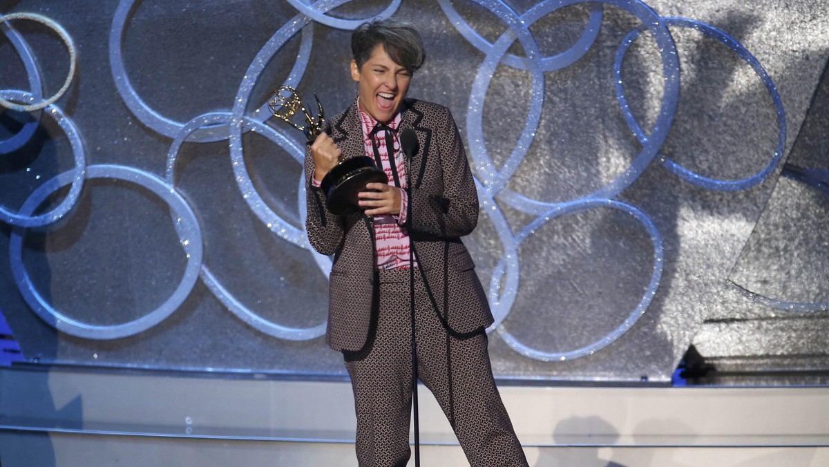 Rona Kemenangan di Emmy Awards 2016