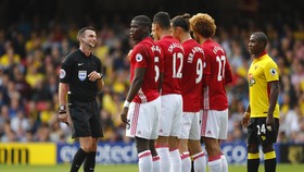Neville Tak Anggap Mkhitaryan Pantas untuk MU