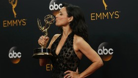 Rona Kemenangan di Emmy Awards 2016