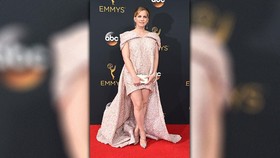 Barisan Selebriti Berbusana Terburuk di Emmy Awards 2016