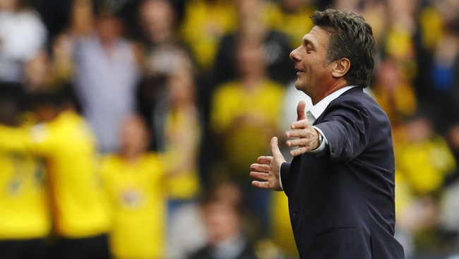Walter Mazzarri menawarkan Jose Mourinho jamuan makan malam setelah Watford mengalahkan Manchester United 3-1 pada lanjutan Liga Primer di Vicarage Road.