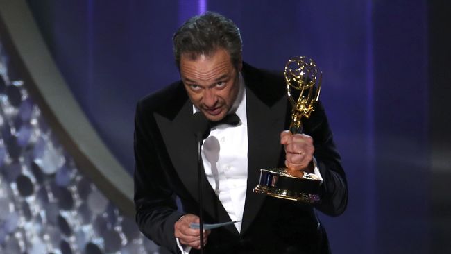 The People vs OJ Simpson meraih total 10 penghargaan dalam Emmy Awards 2016.