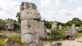 Pobiti Kamani, Hutan Batu Nan Eksotik di Bulgaria
