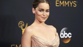 Emilia Clarke Ungkap Alasan Tolak Tawaran Film 'Fifty Shades'