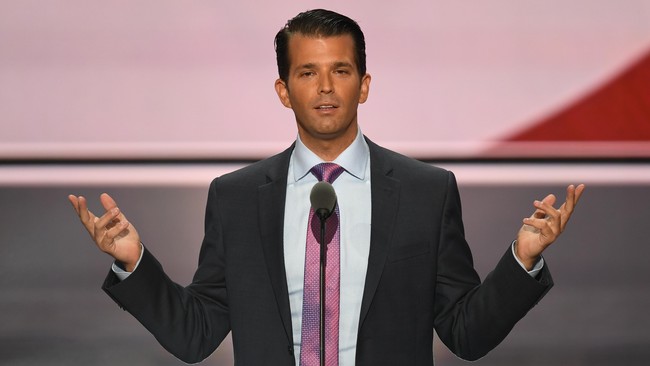 Trump Jr, anak Presiden AS Donald Trump, sempat menemui seorang pengacara Rusia setelah dijanjikan informasi yang bisa merugikan Hillary Clinton dalam pemilu.