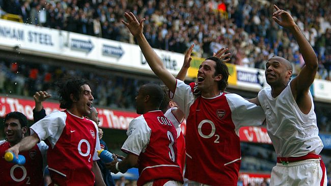 Arsene Wenger mungkin tak lagi sepenuhnya dapat dukungan, namun mahakarya 'The Invincibles Arsenal' di musim 2003/2004 tak terlupakan.