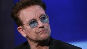 Bono U2 Jadi 'Women of The Year' versi Glamour