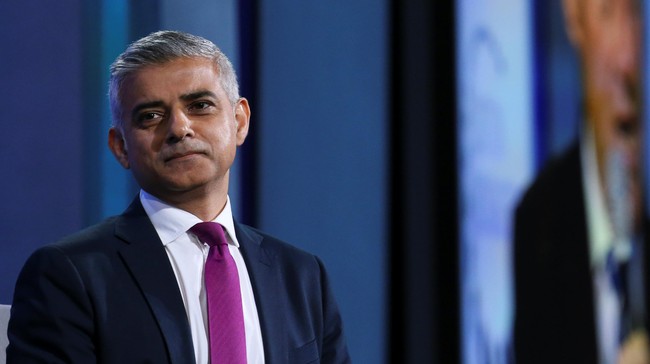 Wali Kota London Sadiq Khan akan memperketat pengamanan kota dan menegaskan bahwa dia bersama warganya tak takut pada terorisme.