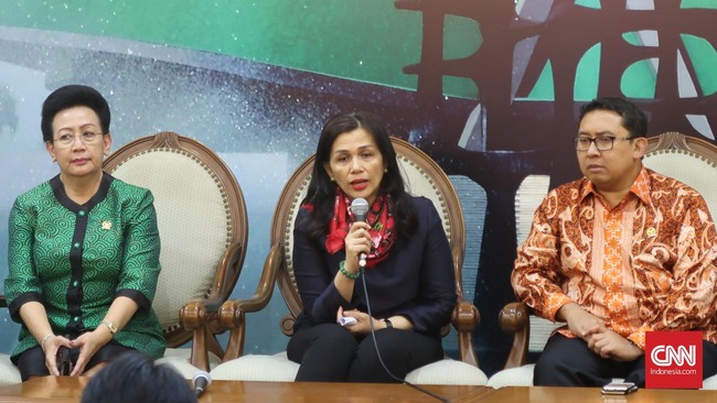 Istri Irman Gusman, Liestyana Rizal Gusman, menyatakan, proses OTT yang dilakukan KPK terhadap suaminya pada Sabtu lalu terbilang janggal. 
