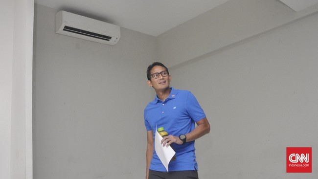 Sandiaga Uno mengaku tidak membicarakan politik dengan mantan Panglima TNI Moeldoko. Namun ia mengaku mendapatkan dukungan moril dari pertemuan itu.