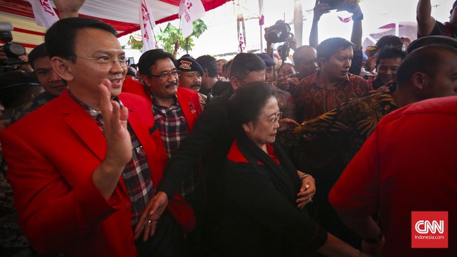Persyaratan yang dilengkapi adalah dokumen Pengadilan Negeri dan dokumen pembayaran pajak. Untuk dokumen visi misi akan dilengkapi sebelum pukul 24.00 WIB.