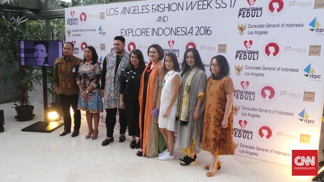 Oscar Lawalata, Ivan Gunawan, Rinda Salmun, Aurelia Santoso dan Nonita Respati akan menampilkan rancangan terbaik mereka di ajang Los Angeles Fashion Week.
