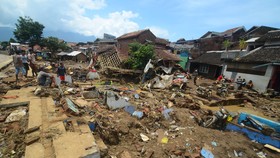 Khofifah Jamin Kebutuhan Logistik Korban Banjir dan Longsor