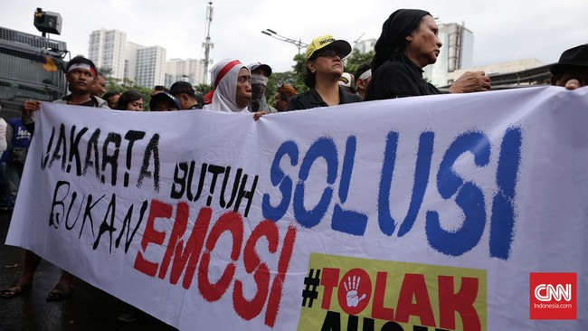 Tim pasangan calon kepala daerah DKI hanya diizinkan membawa 100 orang pendukung saat debat publik di Hotel Bidakara, Jumat pekan depan.