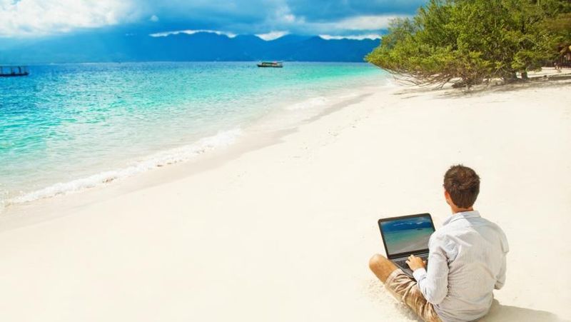 Sebagai pintu masuk utama wisatawan mancanegara (Wisman) ke Indonesia, Bali dituntut mendukung Go Digital