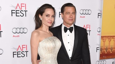 img-title Ulah Brad Pitt Sebabkan Karier Angelina Jolie Terhambat