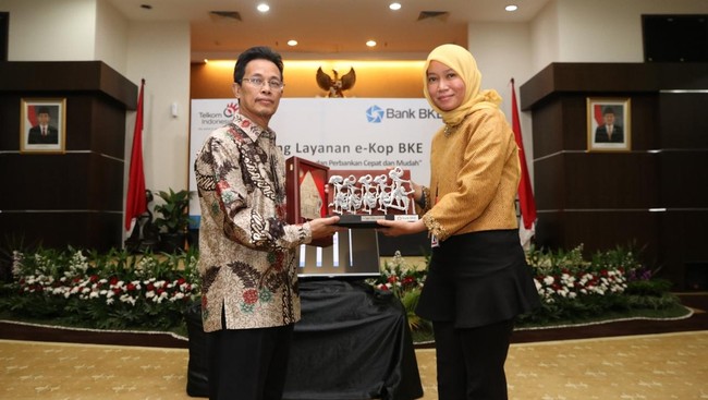 Mewakili Menteri Koperasi dan UKM, Sekretaris Kemenkop UKM - Agus Muharram menegaskan bahwa koperasi harus direformasi total sesuai dengan arahan Presiden.