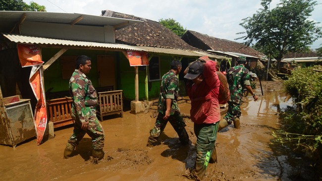Area pencarian di perluas menjadi lima sektor pencarian. Tim gabungan akan mencari korba sampai ke Waduk Jatigede di Sumedang.