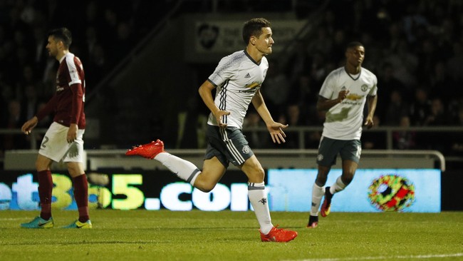Manchester United akhirnya kembali ke jalur kemenangan setelah mengalahkan Northampton Town 3-1 pada putaran ketiga Piala Liga di Stadion Sixfields.