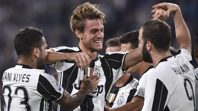 Juventus mengambil alih puncak klasemen sementara Serie A setelah mengalahkan Cagliari 4-0 di Stadion Juventus, Rabu (21/9) malam waktu setempat. 