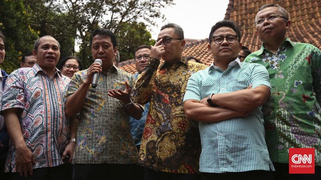 Tanpa komunikasi, Poros Cikeas belum memastikan apakah akan kompak mengalihkan dukungan ke salah satu pasangan calon, atau berjalan sendiri-sendiri.
