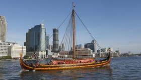 Kapal Viking Modern 'Invasi' ke New York