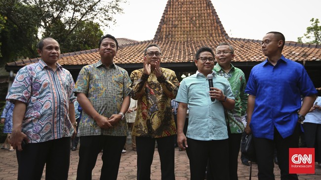 Pemilihan kepala daerah DKI Jakarta mengkonfirmasi bahwa partai politik di Indonesia telah mengalami disfungsi, yaitu gagal melakukan fungsi kaderisasi.