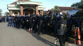 Dimas Kanjeng dan Padepokan yang Digerebek Ribuan Polisi