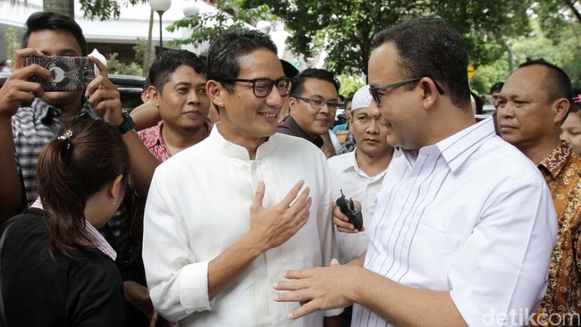 Perasaan legowo bukan hanya datang dari Prabowo Subianto yang 'berseberangan' dengan Anies saat pilpres 2014, tapi juga Sandiaga yang rela menjadi nomor dua.