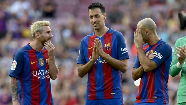 Gelandang Barcelona Sergio Busquet kini ikut menjauh Lionel Messi. La Pulga pun kian terkucilkan di skuad Blaugrana.