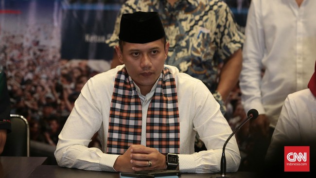 Agus menegaskan, tak ada orang tua yang ingin menjatuhkan anaknya. Ia mengklaim keputusannya maju murni berdasarkan pertimbangan sendiri.