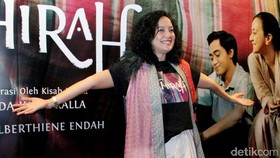 Cut Mini Raih Pemeran Utama Wanita Terbaik FFI