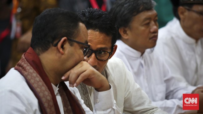 Setelah melalui proses diskusi yang cukup panjang, Sandiaga yang awalnya menjadi calon gubernur, akhirnya merelakan itu kepada Anies Baswedan.
