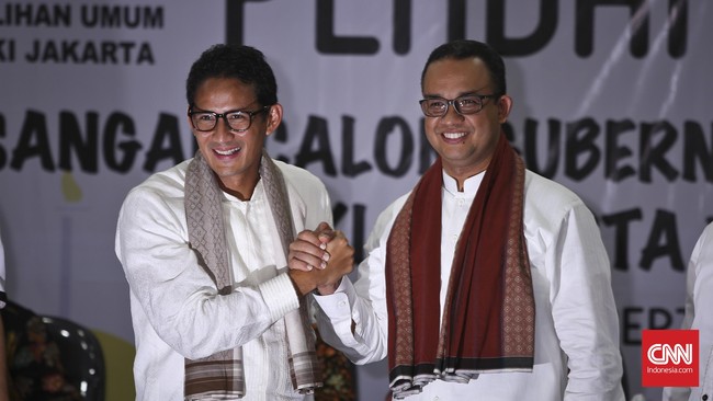 Sandiaga tiba di KPUD Jakarta pukul 20.55 WIB. Ia mengatakan, kedatangannya yang cukup larut lantaran terkendala macet di jalanan ibu kota.