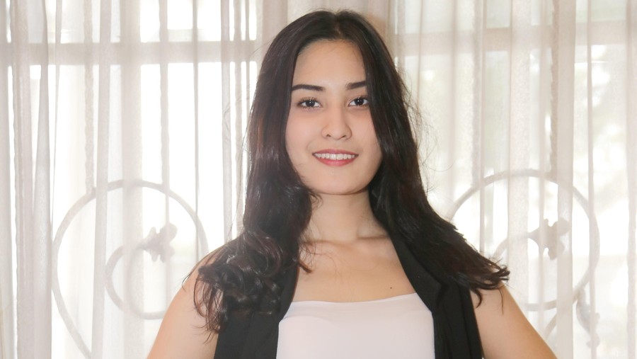 Deretan curhatan Angbeen Rishi, kekasih Adly Fairuz yang pidanakan sang ibunda atas kasus pencemaran nama baik.