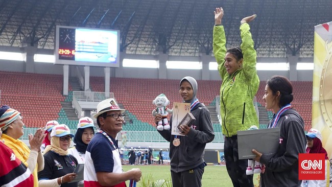 Atlet asal Bali, Maria Natalia Londa, dengan mudah meraih emas nomor lompat jauh di PON 2016. Lompatan Maria lebih baik daripada hasilnya di Olimpiade.