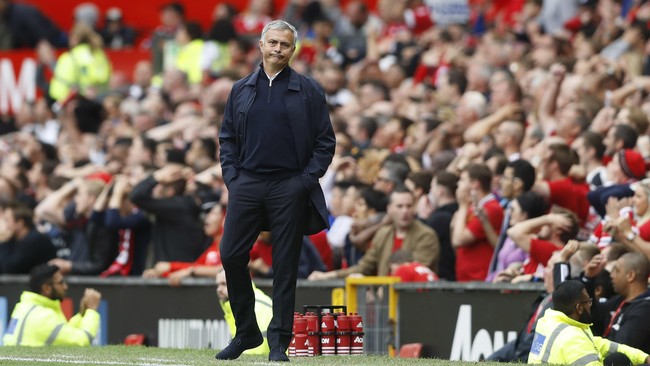Manajer Manchester United Jose Mourinho terancam hukuman dilarang memimpin skuatnya dari bangku cadangan menyusul perselisihan dengan wasit.