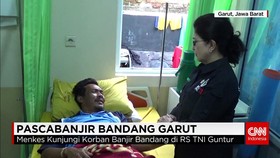 Menteri Kesehatan Tinjau Penanganan Korban Banjir Garut