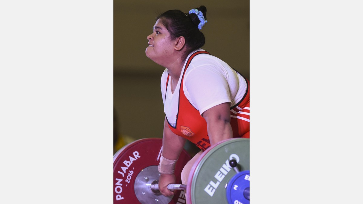 Momen Emas Lifter Putri Aceh Merebut Medali Emas PON Jabar