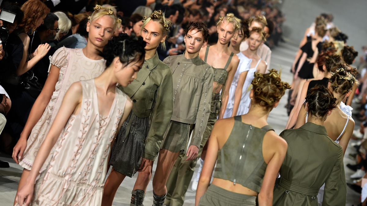 Milan Fashion Week Hari Ke-3: Versace, Armani, Etro, Byblos